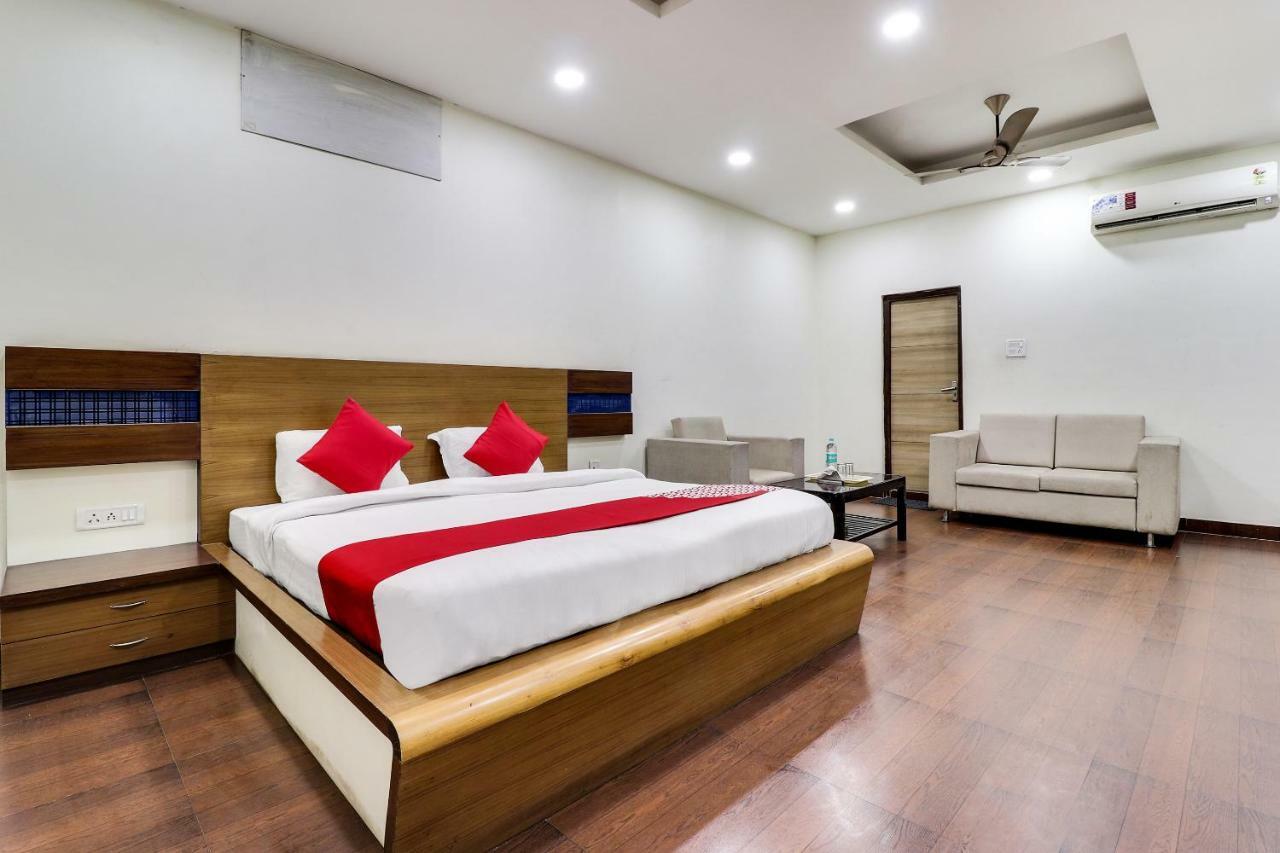Oyo 43936 Hotel Rajputana Palace Farrukhabad Номер фото
